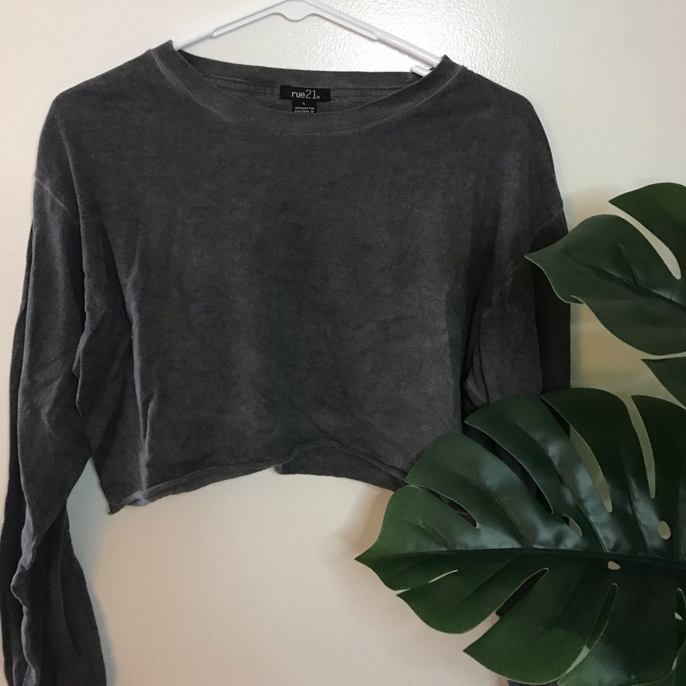 Long sleeve gray crop top!